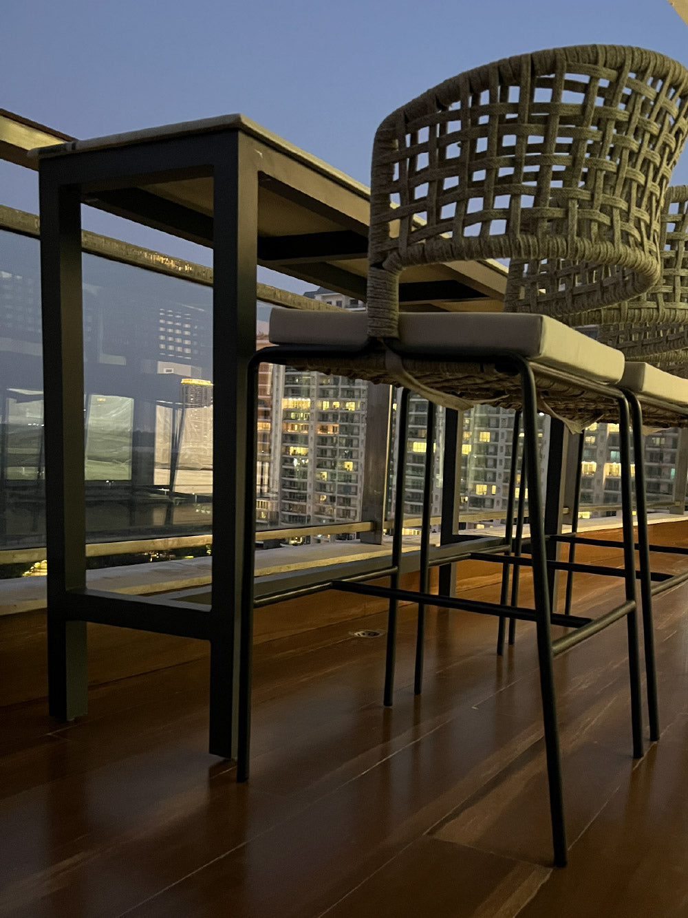 Vince Bar Table