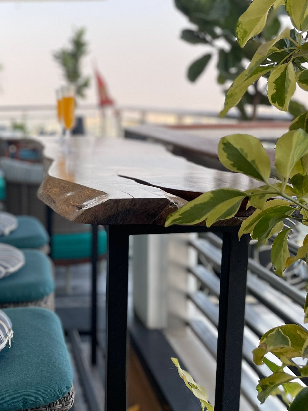 Woody Bar Table